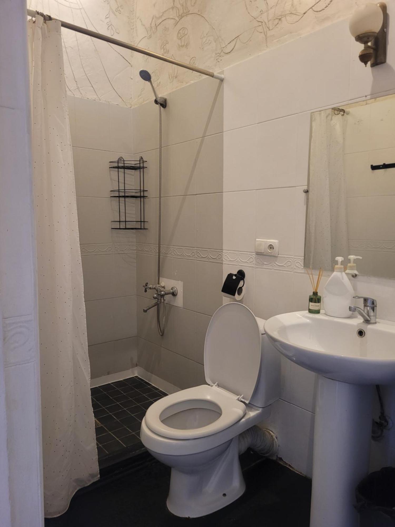 Friends Hostel Тбилиси Экстерьер фото
