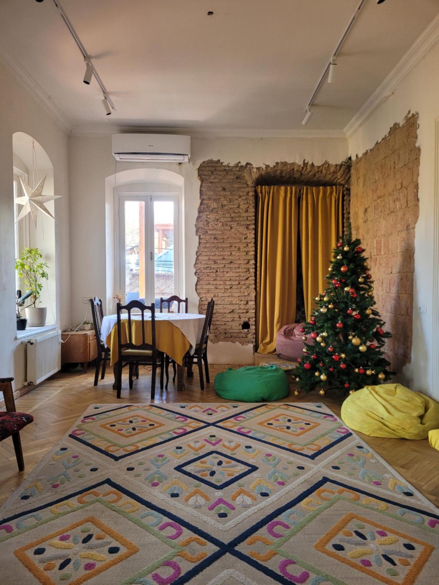 Friends Hostel Тбилиси Экстерьер фото