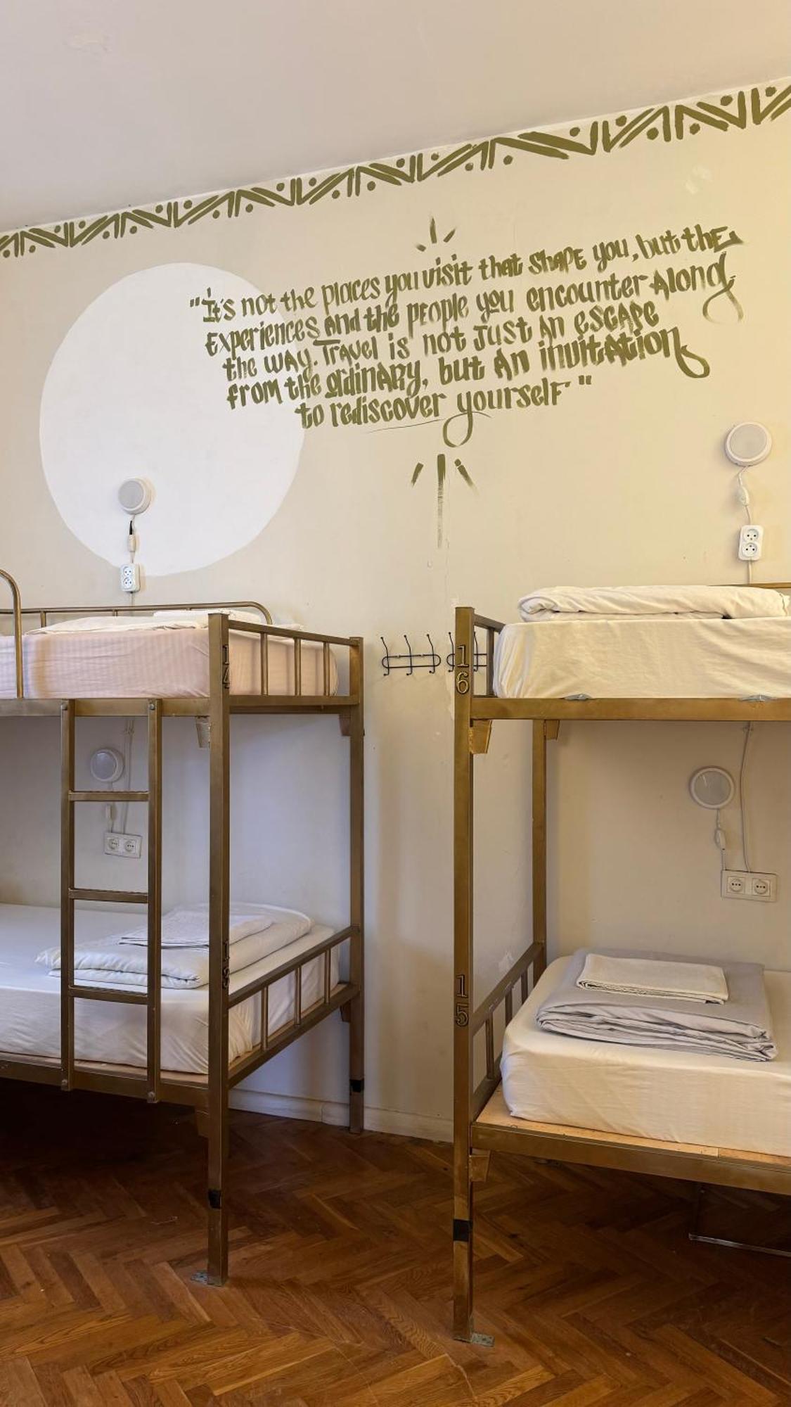 Friends Hostel Тбилиси Экстерьер фото